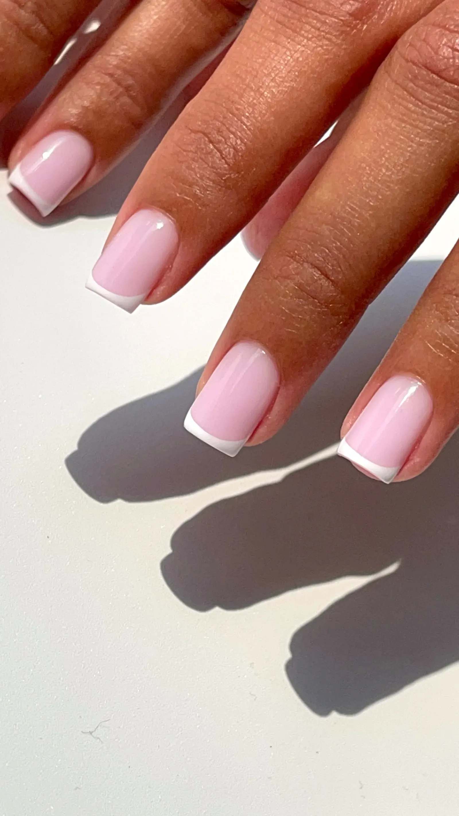 French manucure russe — chez ASTI NAILS, tenue 3 à 4 semaines
