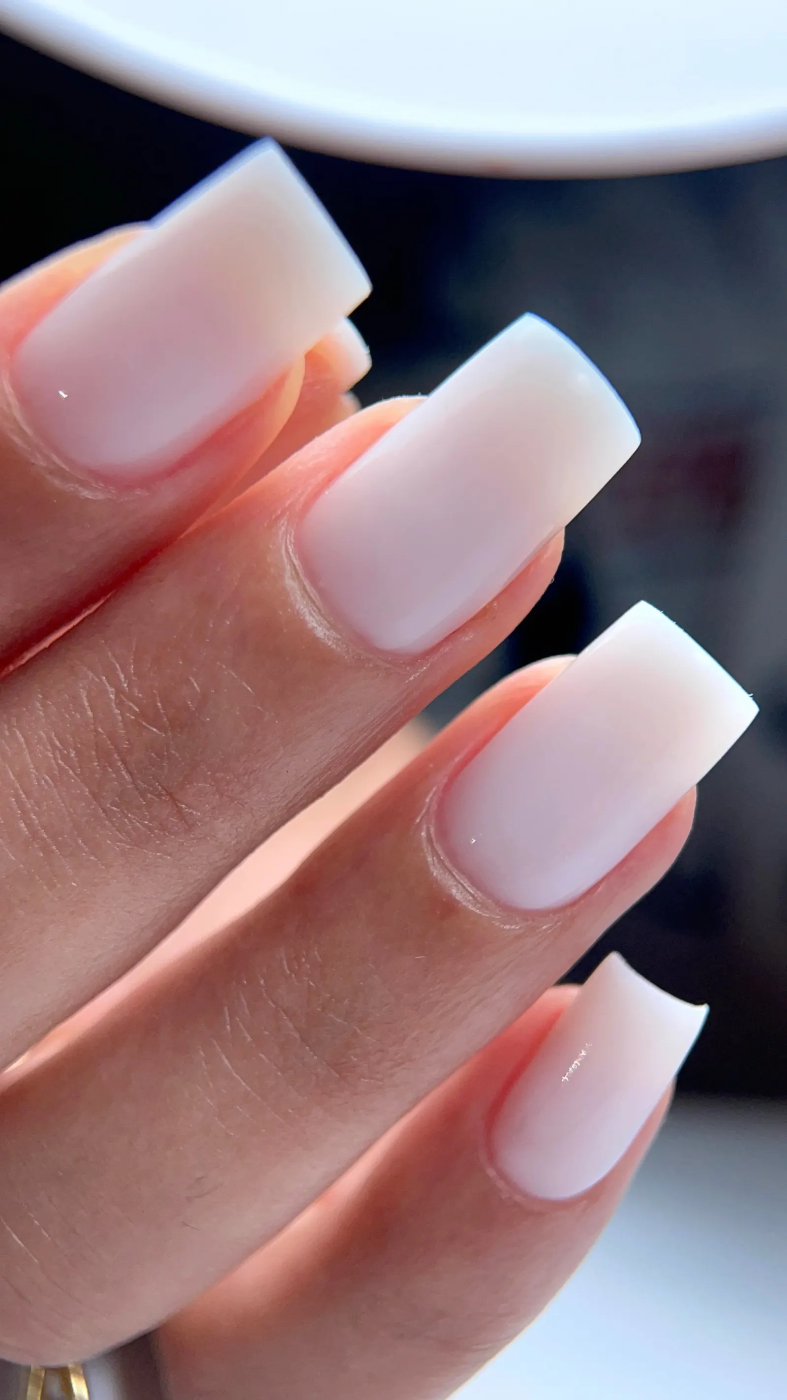 Pédicure russe — technique à sec, tenue de 3 à 4 semaines