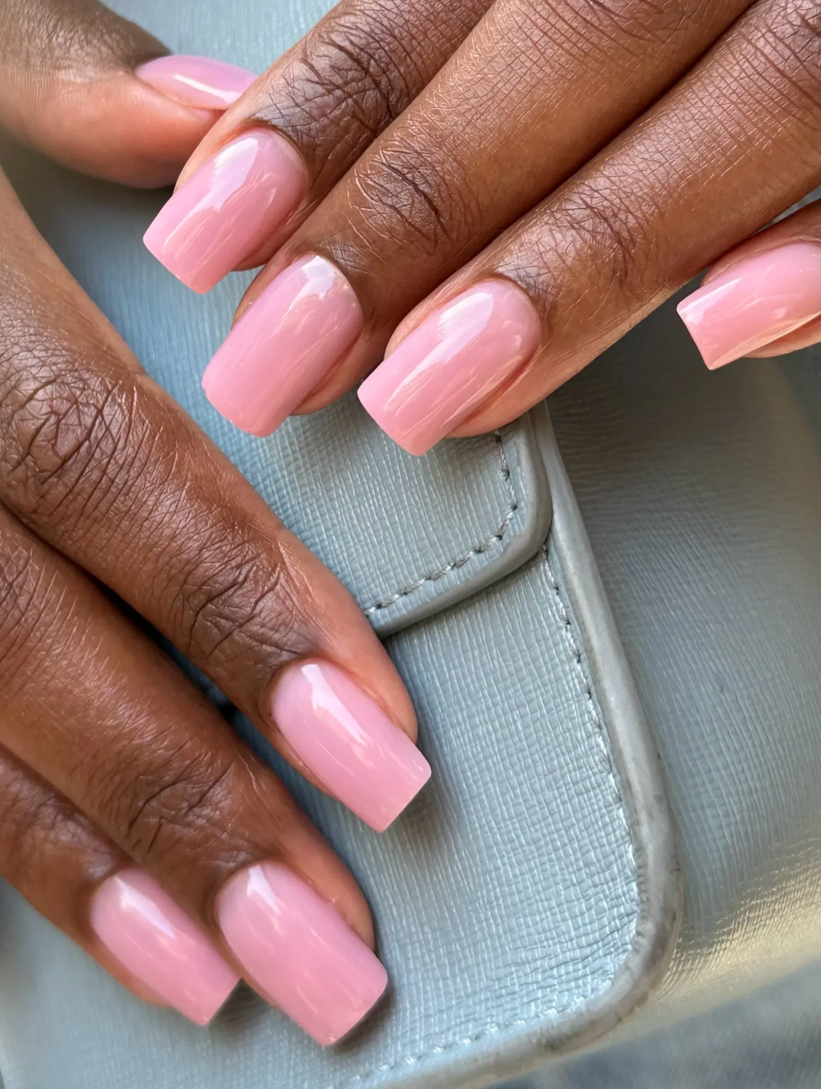 Gainage ongles courts — rendu naturel